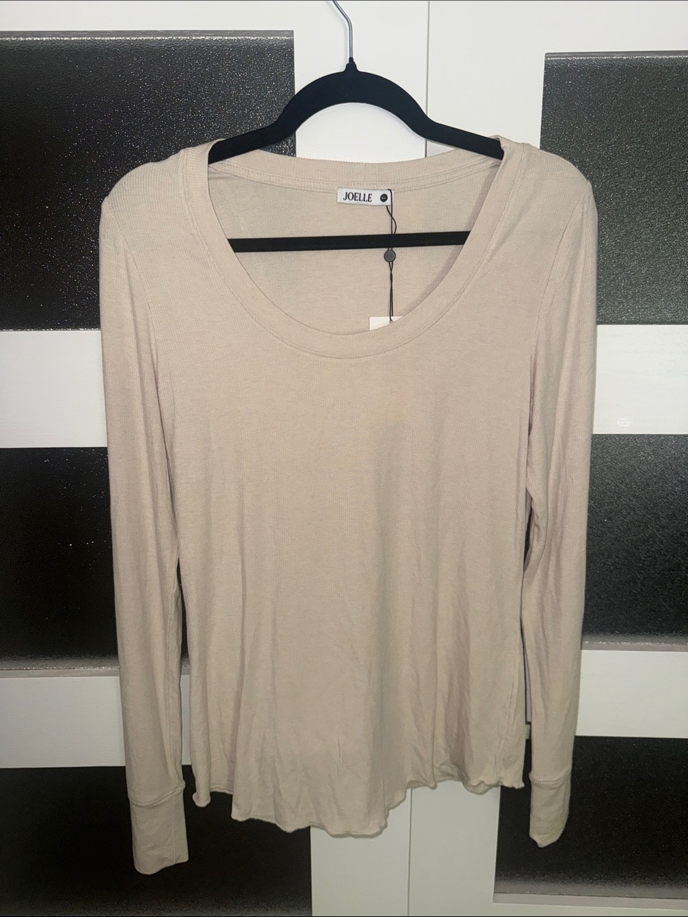 Joelle Collection “Pattie” Long Sleeve Scoop Neck Top in beige